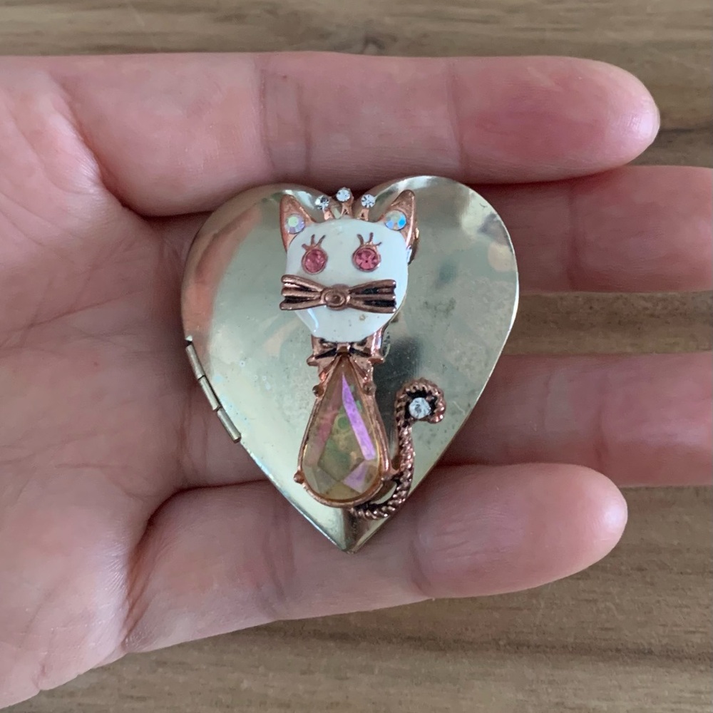 Betsey Johnson cat kitten heart shaped locked stretchy ring NWOT